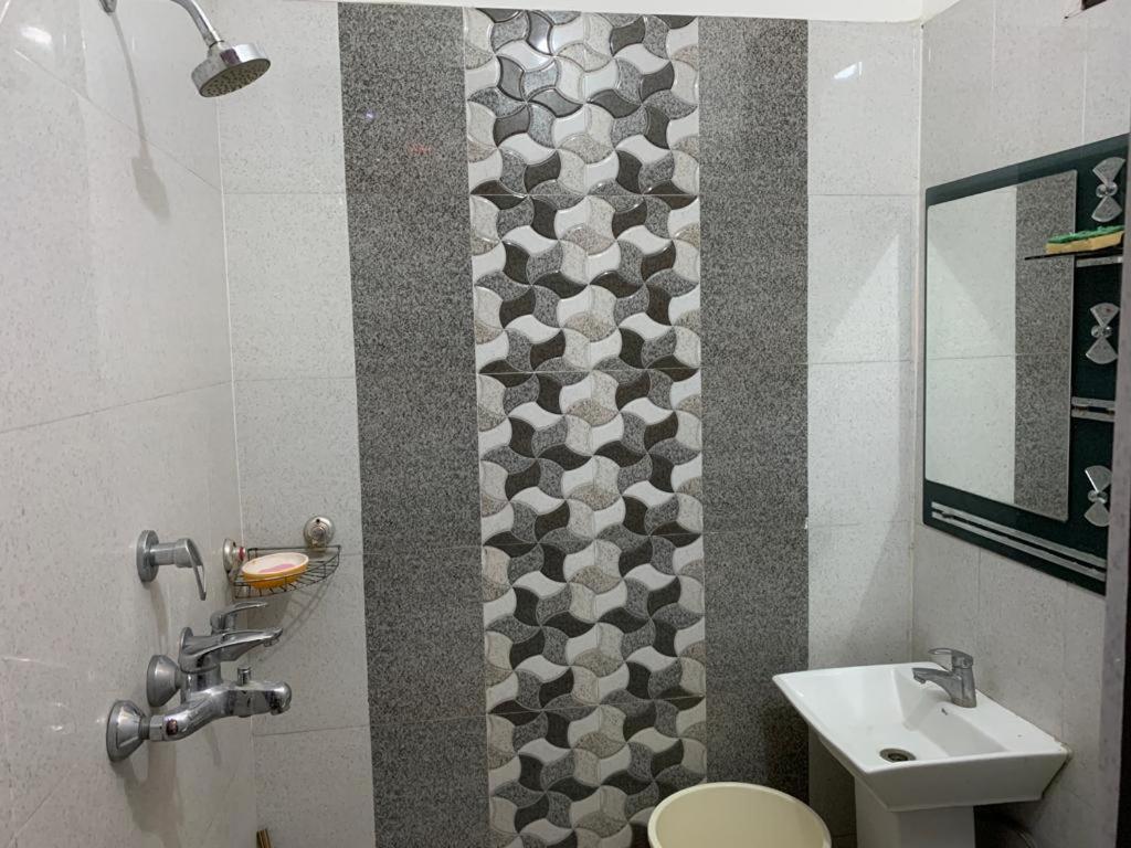 S4 Home Stay Hotel - Five Mint Walk From Golden Temple Amritsar Exterior photo