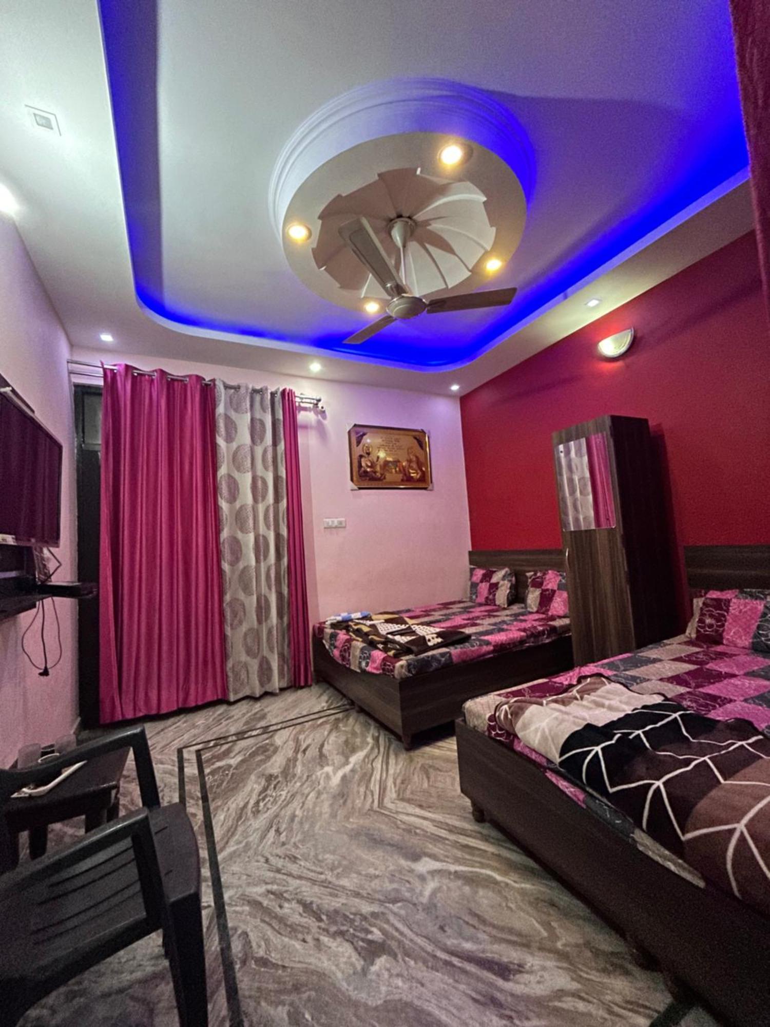 S4 Home Stay Hotel - Five Mint Walk From Golden Temple Amritsar Exterior photo