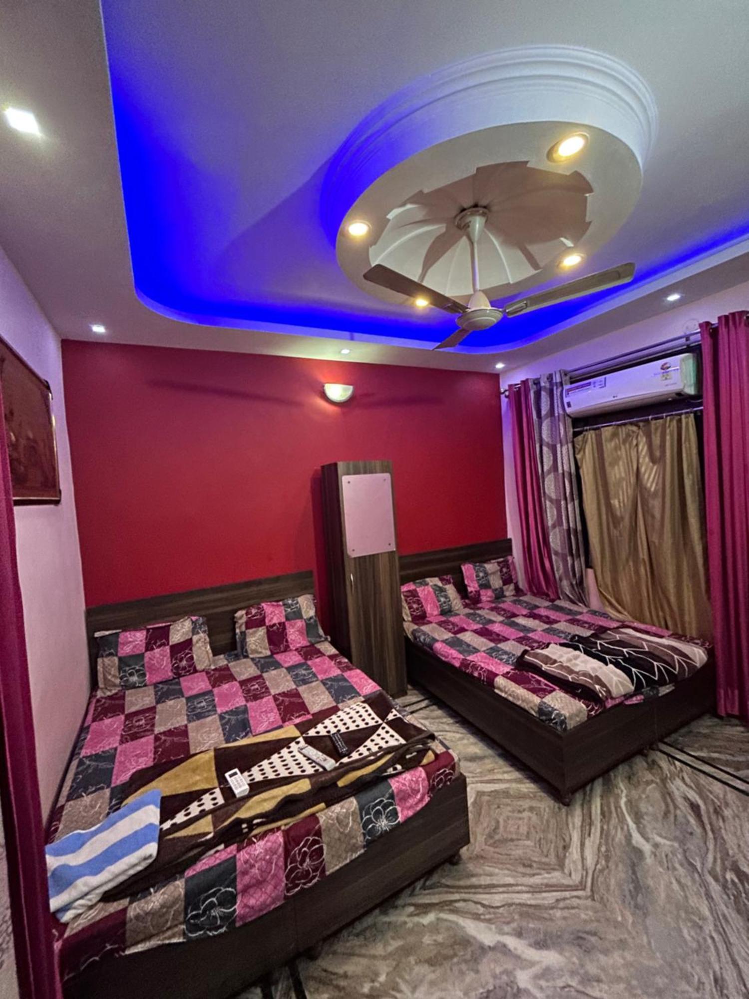 S4 Home Stay Hotel - Five Mint Walk From Golden Temple Amritsar Exterior photo