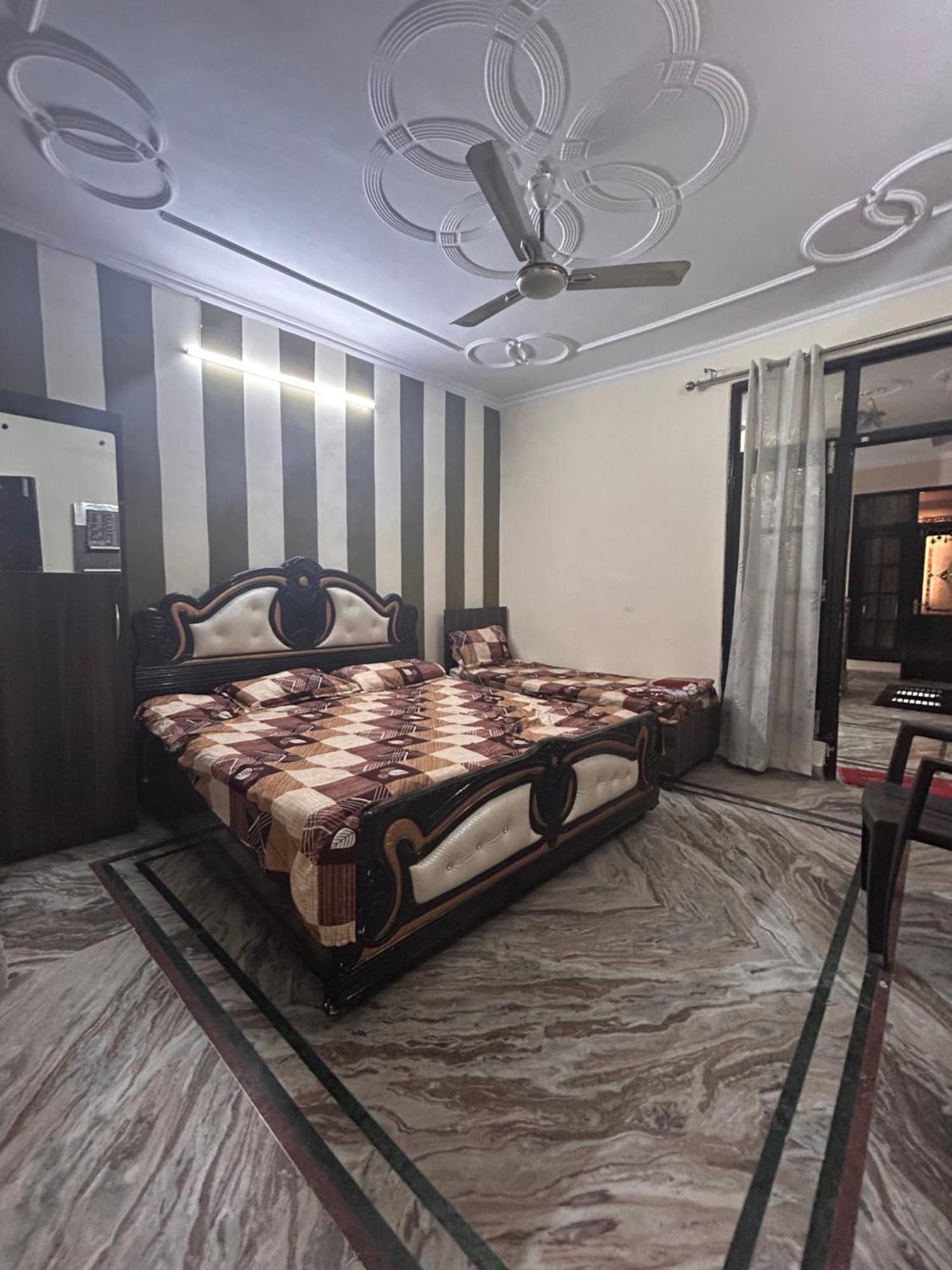 S4 Home Stay Hotel - Five Mint Walk From Golden Temple Amritsar Exterior photo