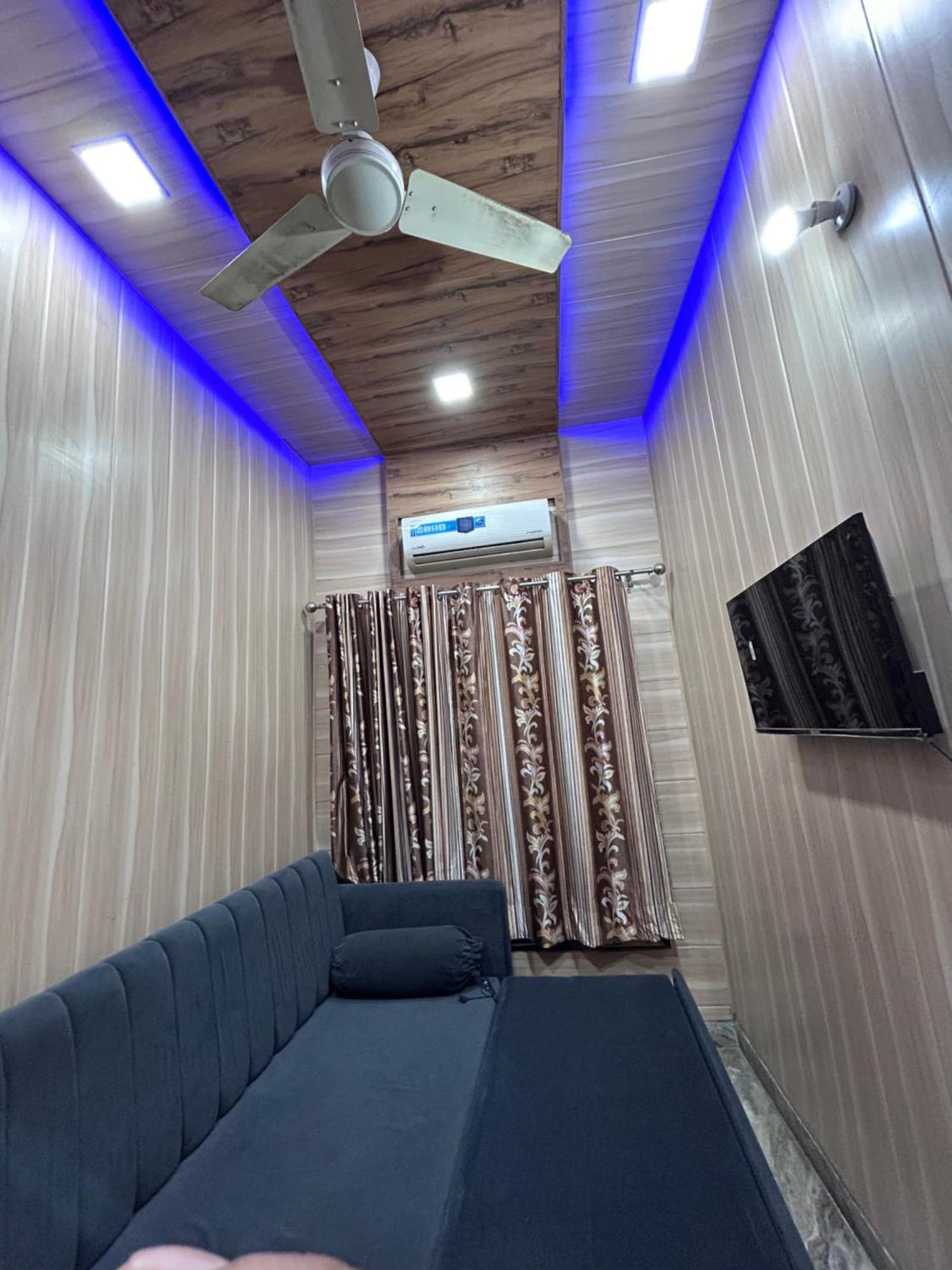 S4 Home Stay Hotel - Five Mint Walk From Golden Temple Amritsar Exterior photo